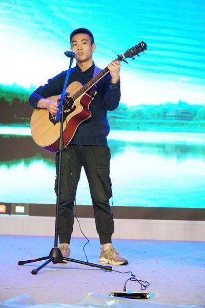 主办单位:中国计量大学校研究生会摄影:陈越洋 武子夜 冯森林编辑