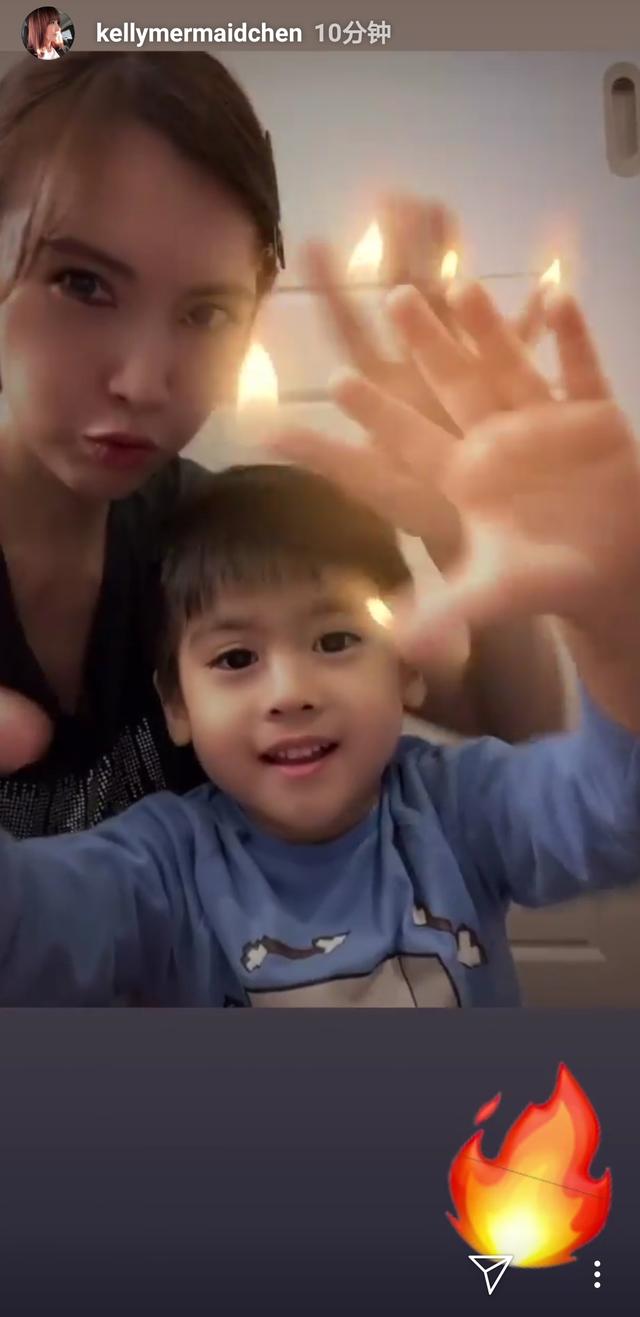 陈若仪带双胞胎儿子录变身视频,双子星搂着妈妈争宠,活泼调皮_jenson