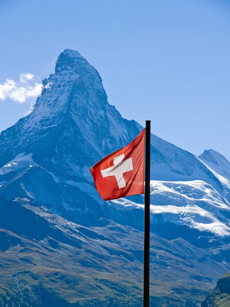瑞士没有本国语言,国旗正方形,整体风格特立独行