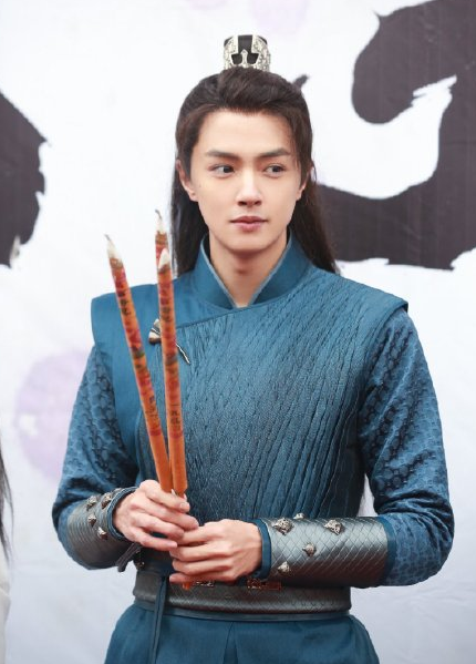 《玉昭令》正式开机,官鸿古装俊美非凡,女主造型又美又飒