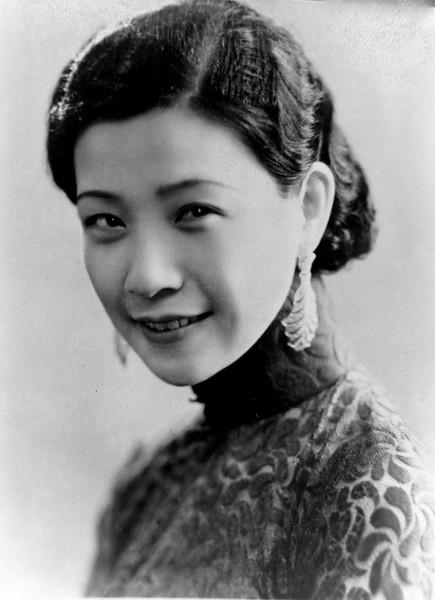 一代影后阮玲玉爱情至上却遇人不淑三段恋情失败后自杀离去