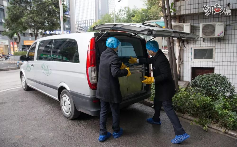关注丨"摆渡"生死的90后遗体接运师