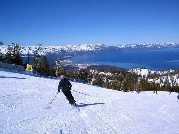 太浩湖滑雪場分佈圖位於太浩湖 (lake tahoe) 的heavenly mountain