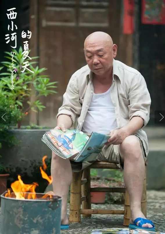 顾宝明饰《健忘村》村长顾宝明在台上,就是自己哭了,也要让别人开心.