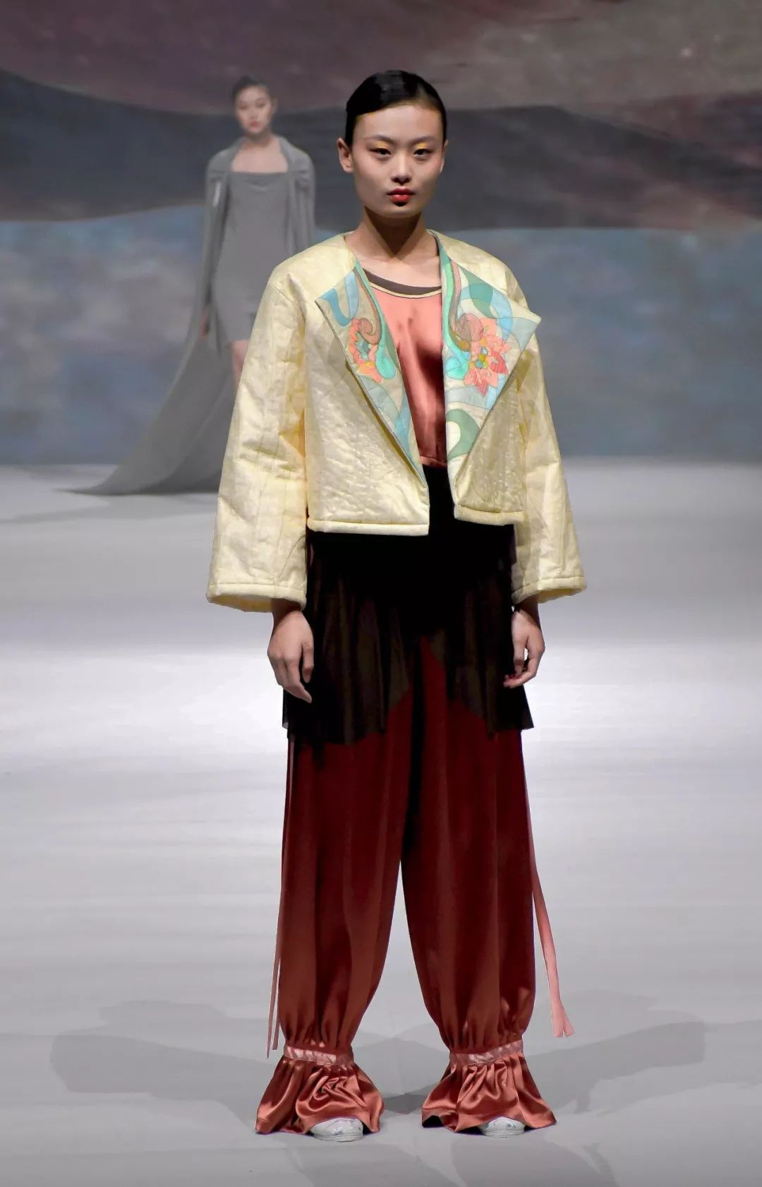 秀场| 罗衣从风——《敦煌服饰创新设计人才培养项目》成果展示