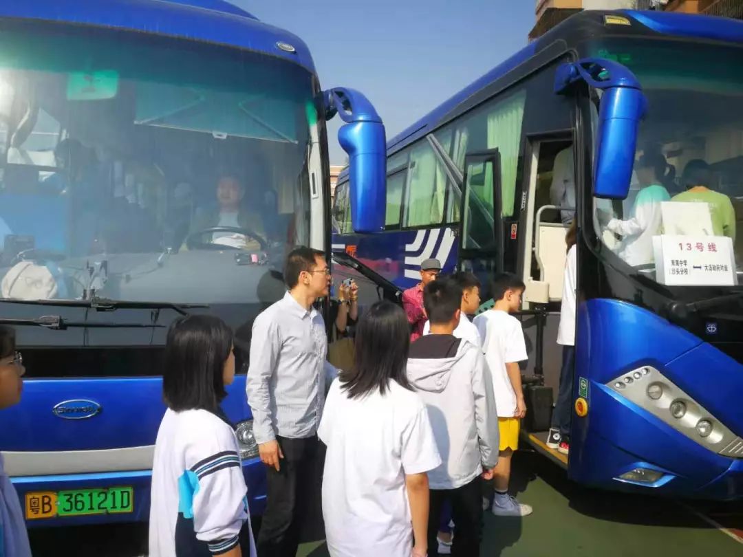 安全第一保驾护航记我校接送车安全检查