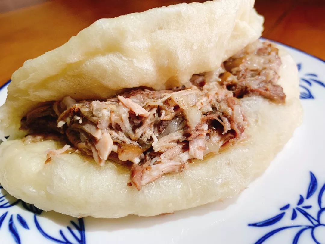 狗舌头狗舌头面其技法把包饺子的剂子泡清水里十分钟,然后在水里把