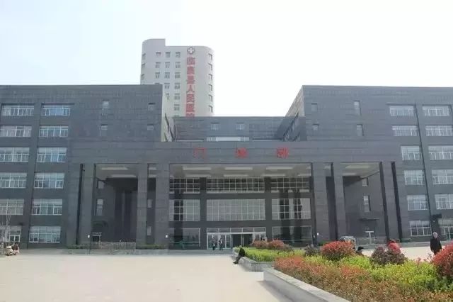 临泉县人民医院新区▲环境优美的幸福路小学▲新建霞光体育公园