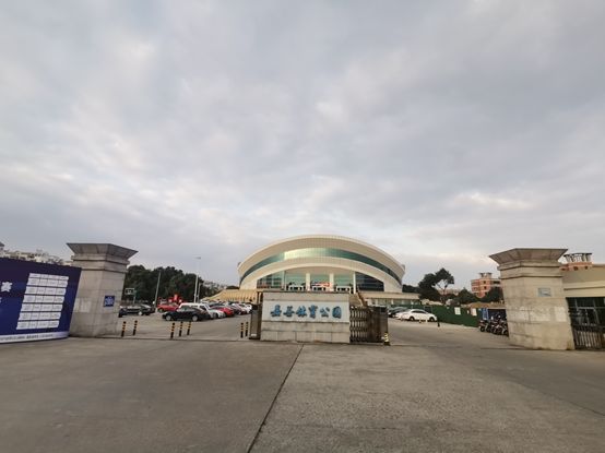 姚庄体育馆南1门(即赛事包领取地点)嘉善体育公园短驳地点分别设在了