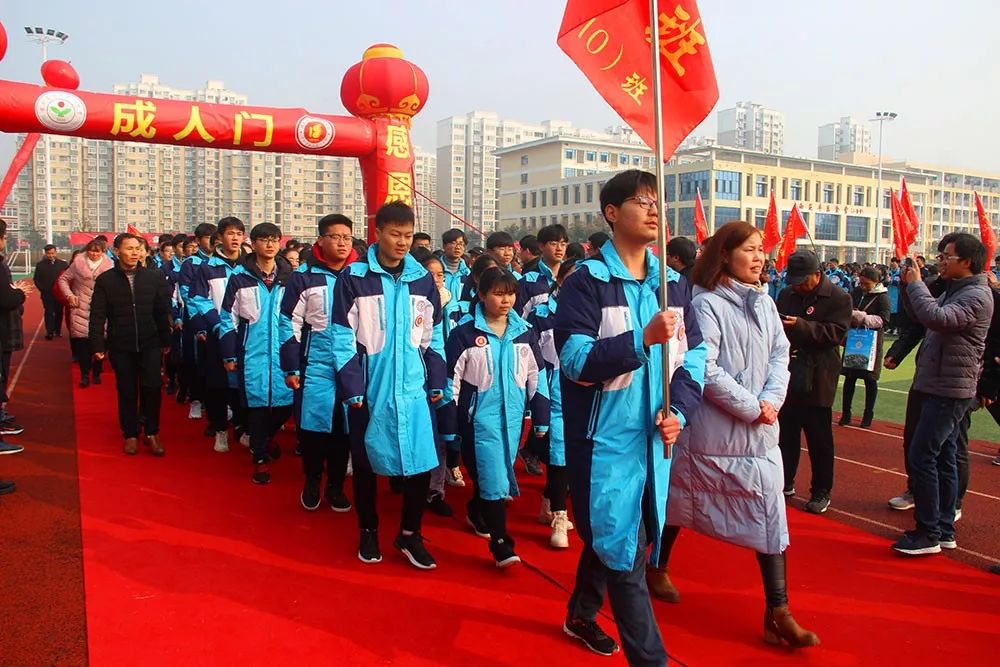 昨天高铁通了临泉一中