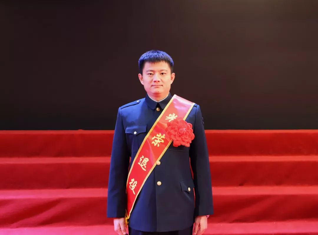 在军旅路上奋斗了十六年退役战士王海龙立足岗位某舰载航空兵部队某团