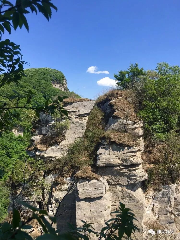 中王廟嶺,黃牛寨,三刀尖,黑峪嶺,鳳凰臺,過溝路,海眼嶺,磨盤山(海拔