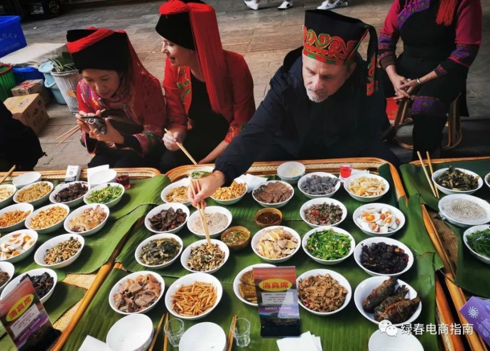 (长街宴美食)(盛装出行的哈尼姑娘)绿春长街宴是最民族,最文化,最生态