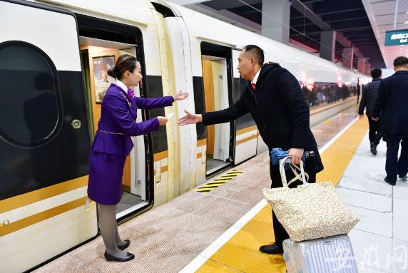 吾老人幼皆亲爱,扫径迎客蓬门开,看我泱泱礼仪大国……"8 点10分,淮南