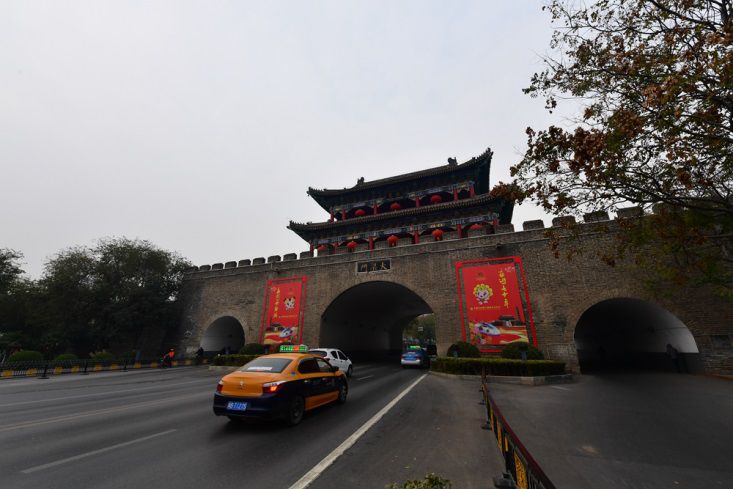 城墙根下的一品楼,早客盈门.