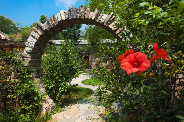 河南省巩义市涉村镇位于巩义,登封,新密三市交界地带,有"鸡鸣三县"之