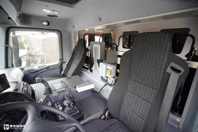 能走回头路,少见的双向驾驶卡车,齐格勒双头隧道消防车实拍