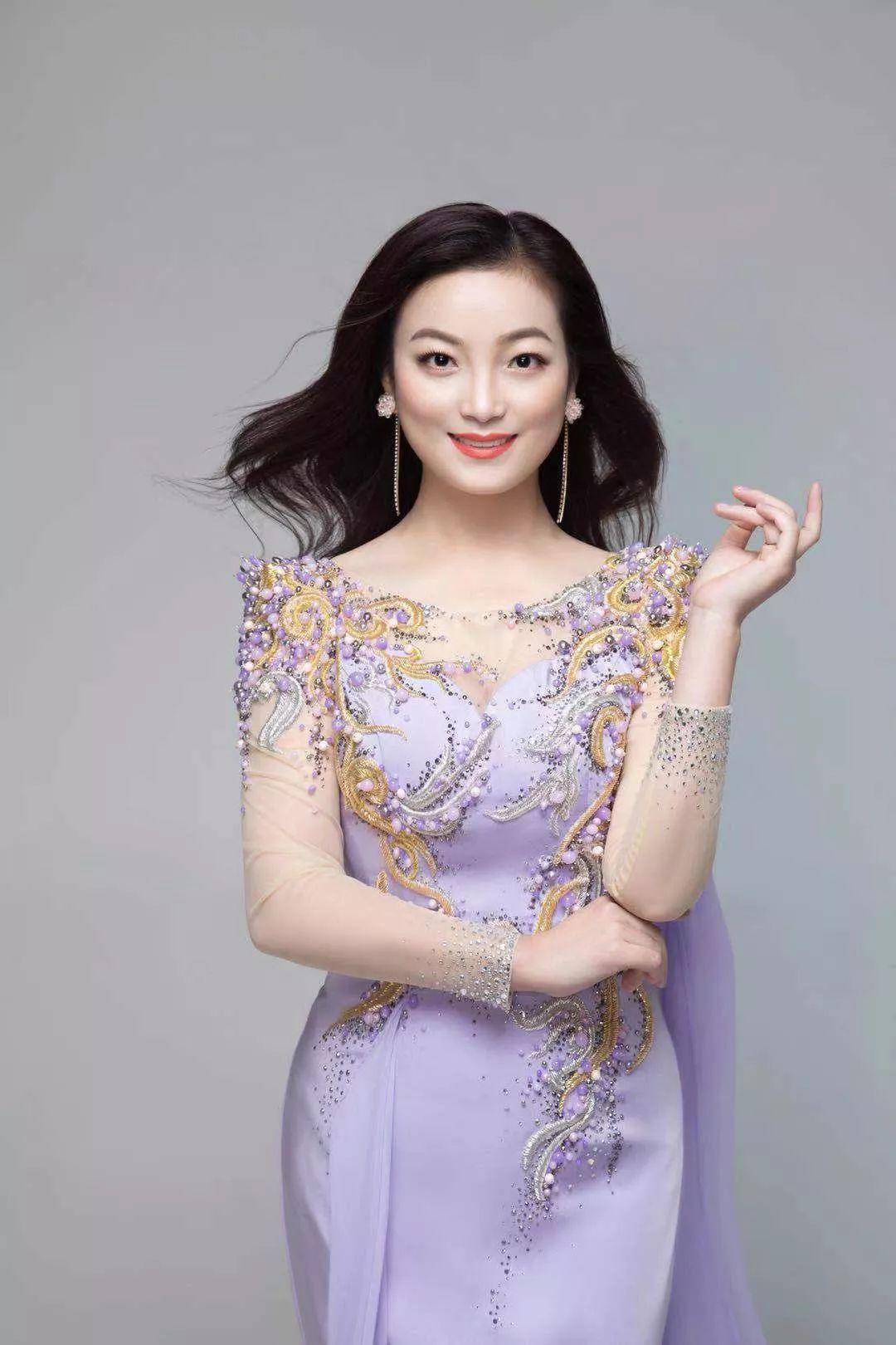 文艺现场方婷温岭首位开个人独唱音乐会的教师