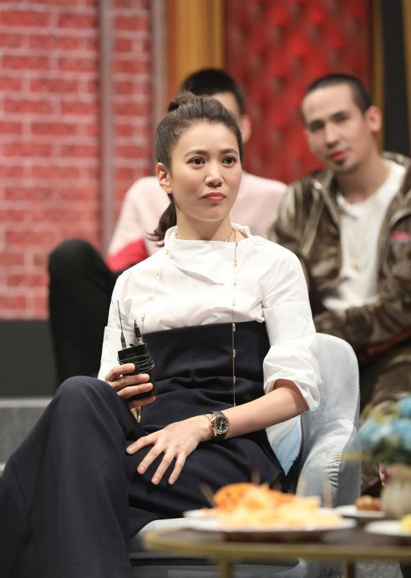 袁咏仪惊喜亮相吐槽大会第四季分享买包策略惊呆众人