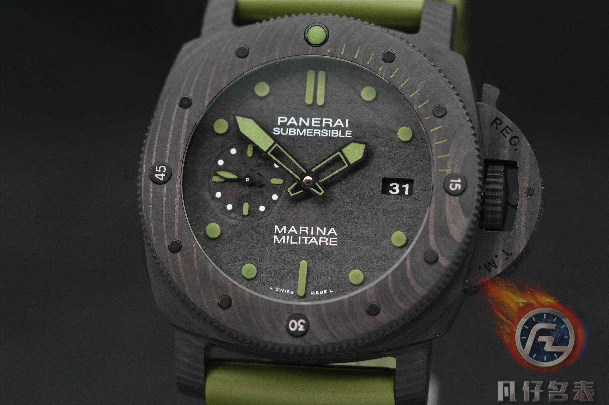 沛纳海961:"要想生活过得去,身上就得带点绿"