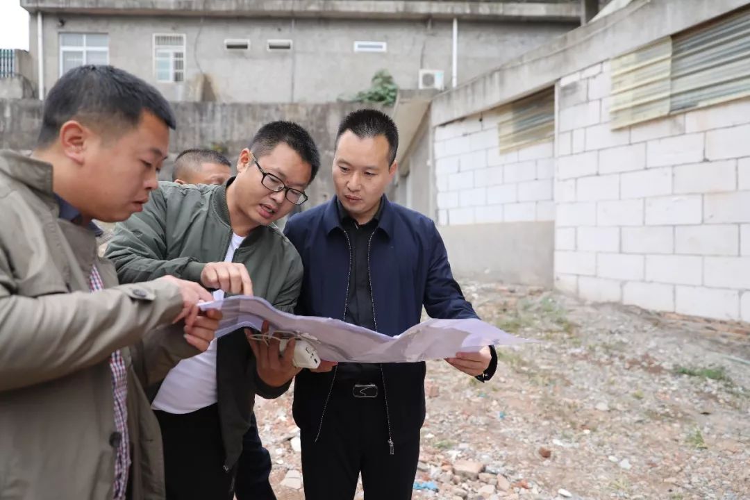 区领导到旭日罗桥督导控违拆违工作_周剑峰