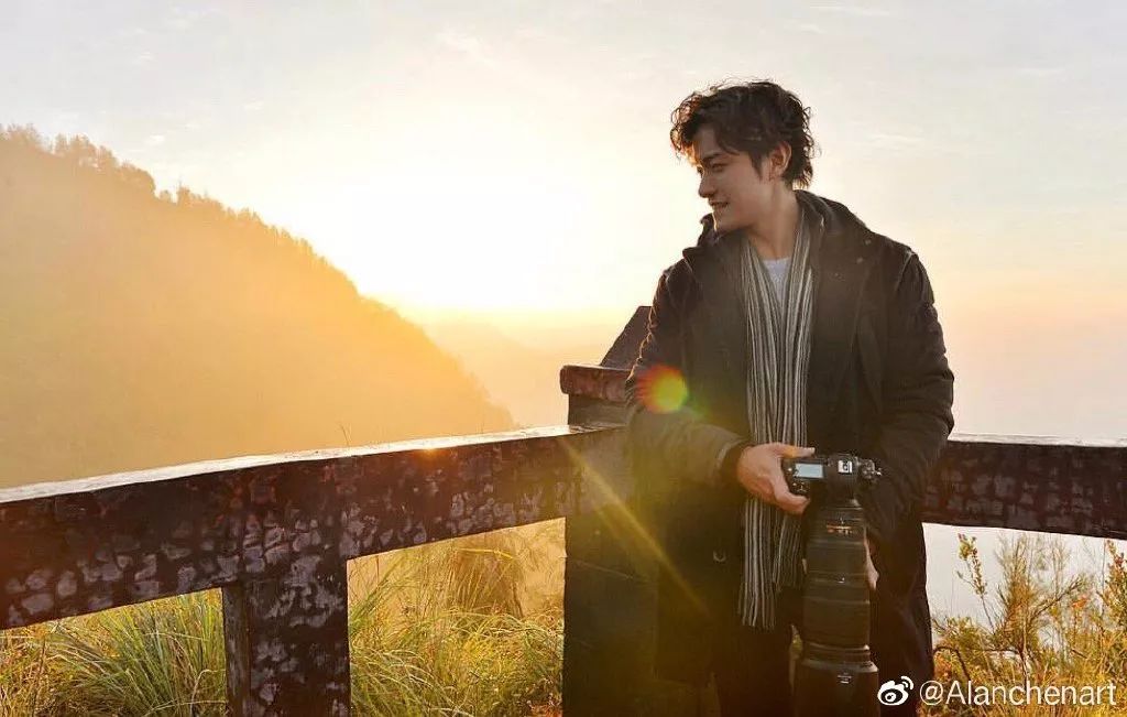 这个艾伦本名曾伟昌,马来西亚华人,素人,比陈乔恩小9岁.