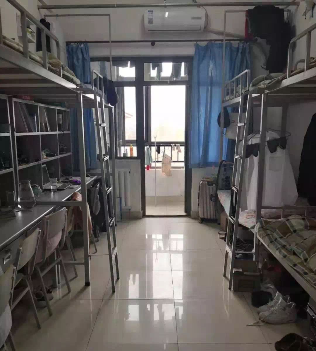天津中环信息学院寝室图片