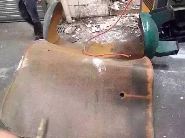 某厂空压机爆炸上新闻了