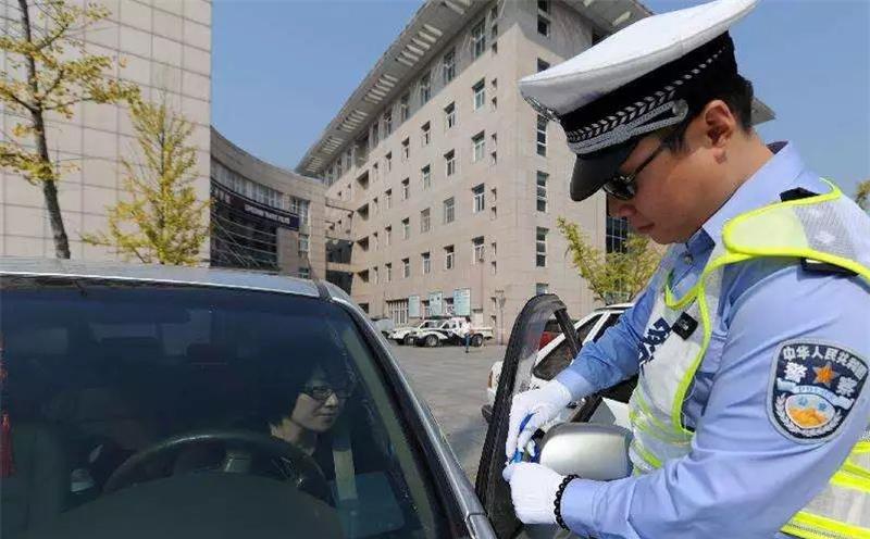 女司机实习期上高速刻意找老司机坐副驾驶下高速却被扣3分