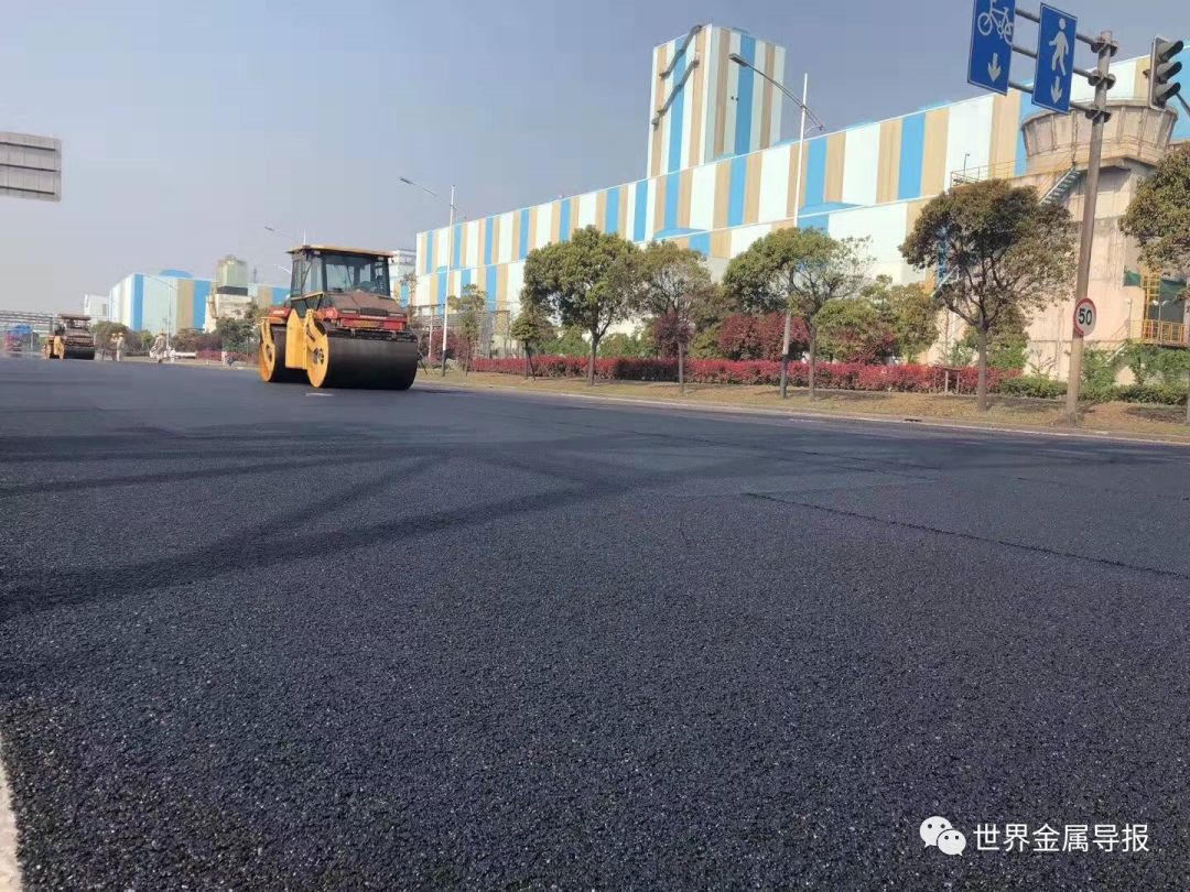 2)钢渣具有水硬倾向,抗水损坏性好,有效保证路面的透水性能;3)钢渣表