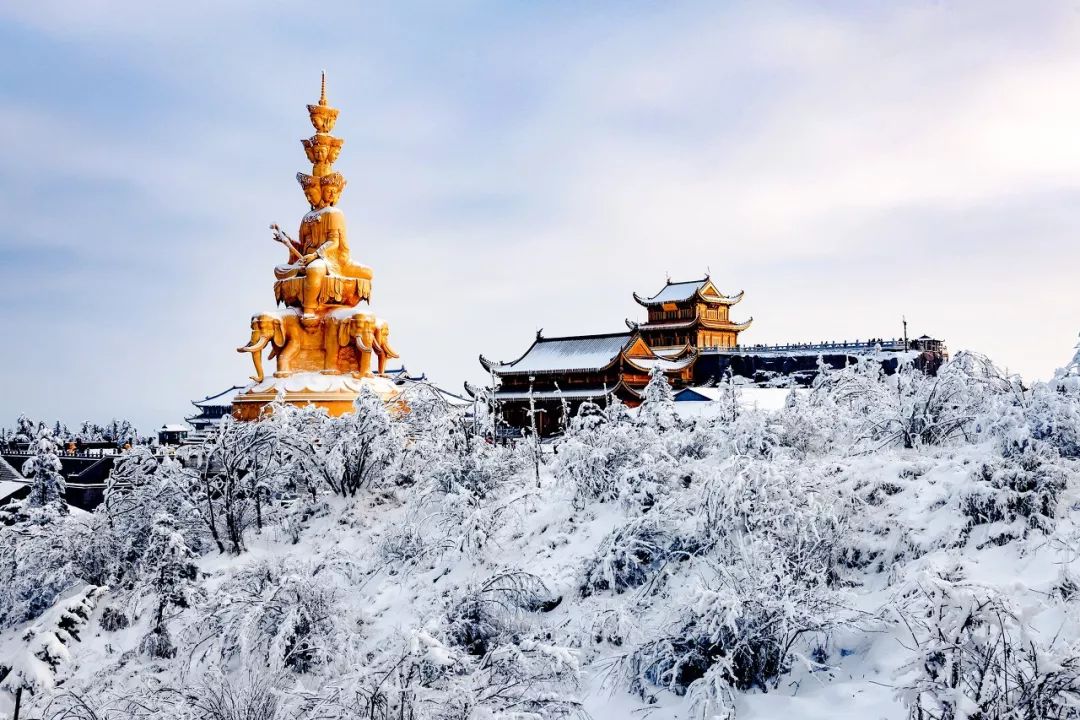 一下雪,峨眉山就成了人间仙境_金顶之