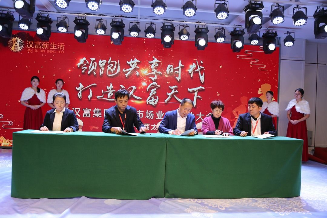 先生指挥下,现场嘉宾开始消费体验,更直接了解富权的产生与增值情况