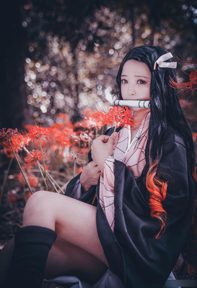 首先第一组是来自于coser"唐无邪i"扮演的祢豆子