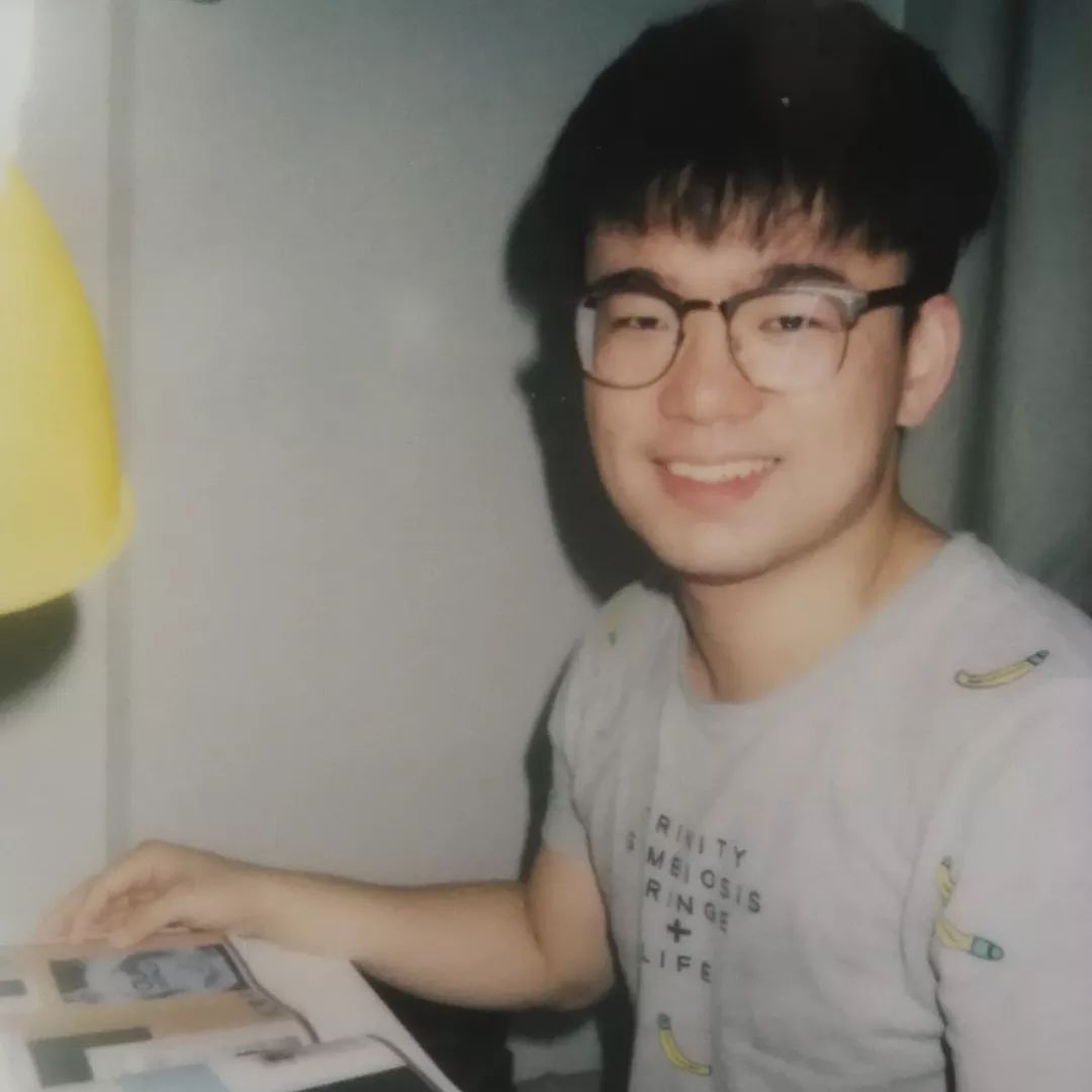 译者 __ 李鑫影艺家主理人,资深图书策划编辑,致力于介绍现当代艺术与