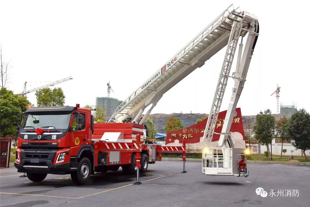 斥资420万元东安消防新配备42米登高平台消防车