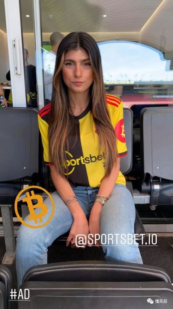 或许是pxxxhub网站成人女星米娅-哈利法(mia khalifa)