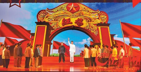 汕尾红色故事汇昨晚在中山纪念堂上演 记者 黄巍俊 摄
