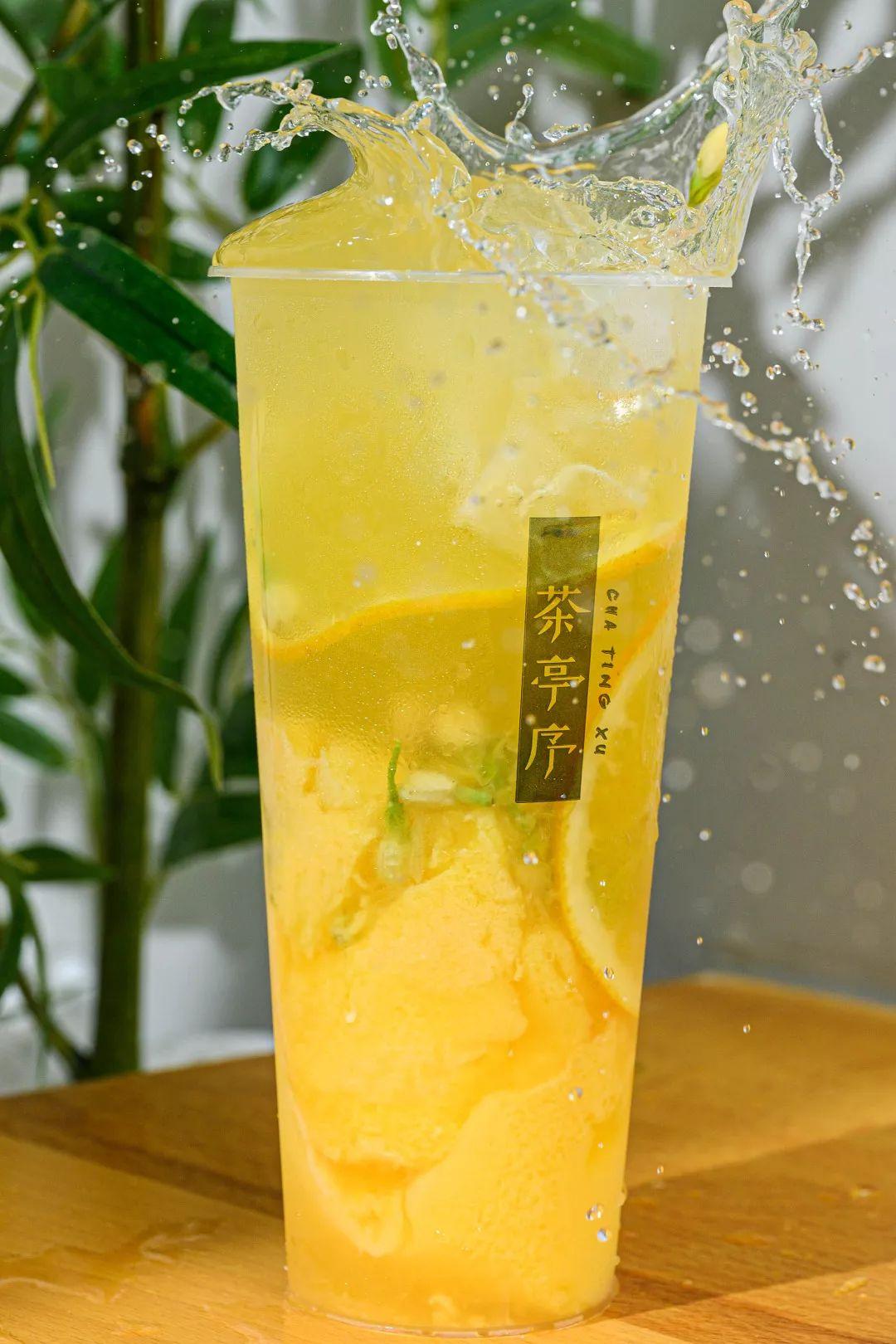 整个茶底十分清爽冷冽,鲜橙与茉莉花香味一同在舌尖微融直击午后的