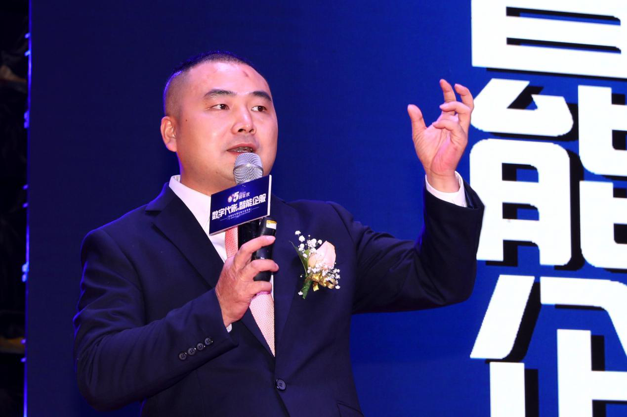 活动的第二部分,彭松林会长带来主题演讲《数字代账,智能企服》随后市