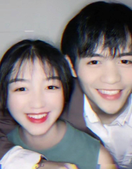 记得《变形计》里的梁小友吗?现成快手网红,17岁就交了男朋友