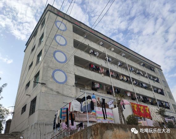 金牛二中,百年老校!我是大冶金牛人,我骄傲!我是二中人,我骄傲!