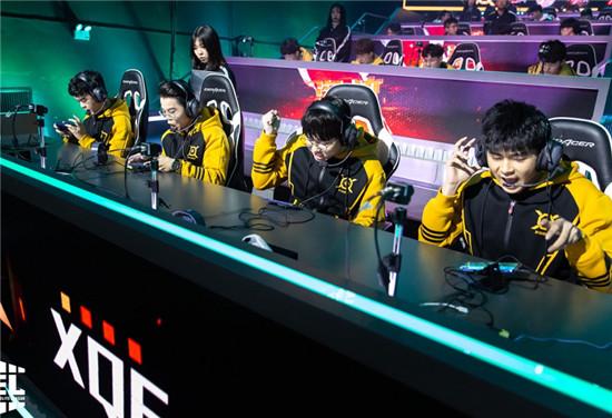 和平精英独一档!xqf领先68分杀入决赛,rsg绝境吃鸡搭上末班车