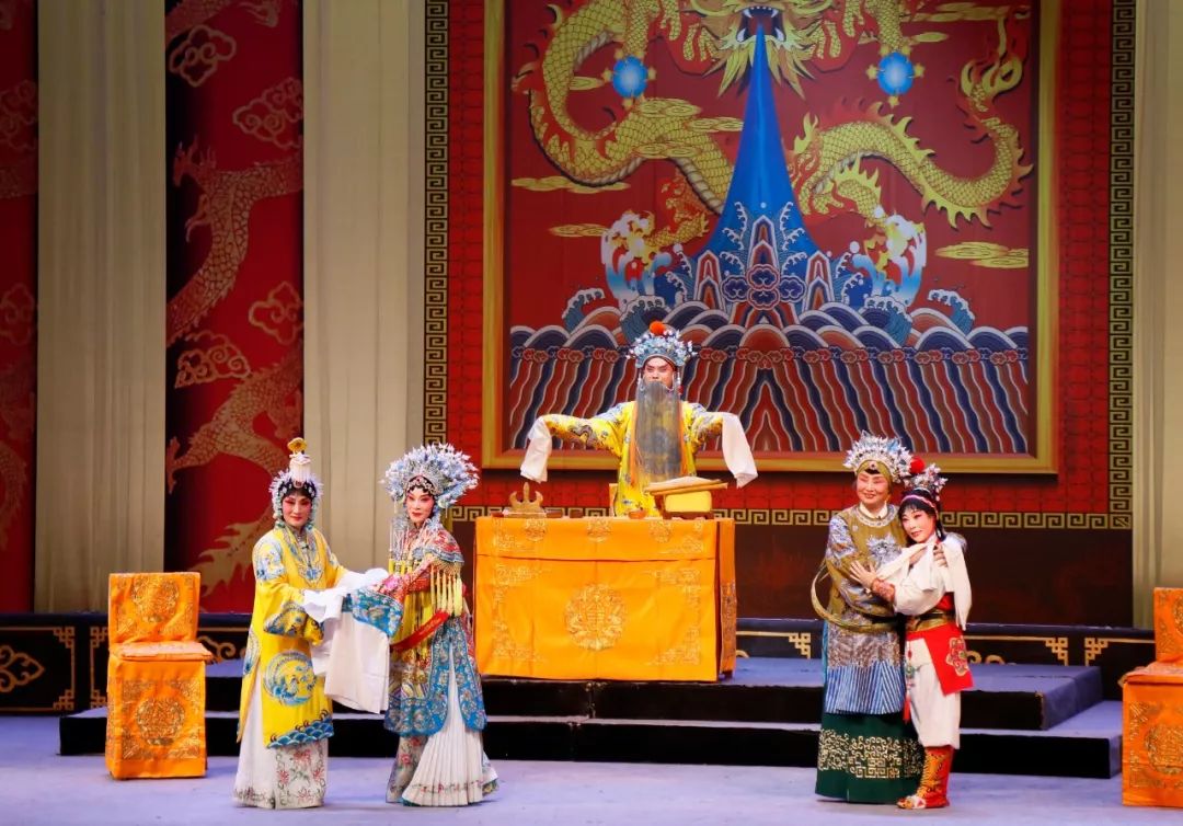 三哭殿杨新芳(国家三级演员)饰演薛依哥(少年)李宝纪(国家一级演员)