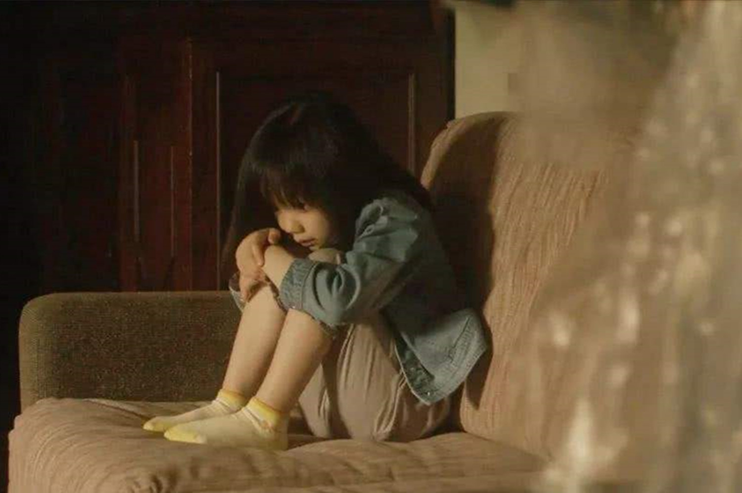 "爸爸妈妈离婚就好了"生完二胎,妈妈看见女儿的日记后泪目