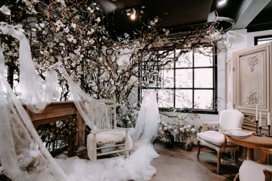 走进森系花房,有如从兔子洞跌进爱丽丝梦游仙境一般的梦幻.