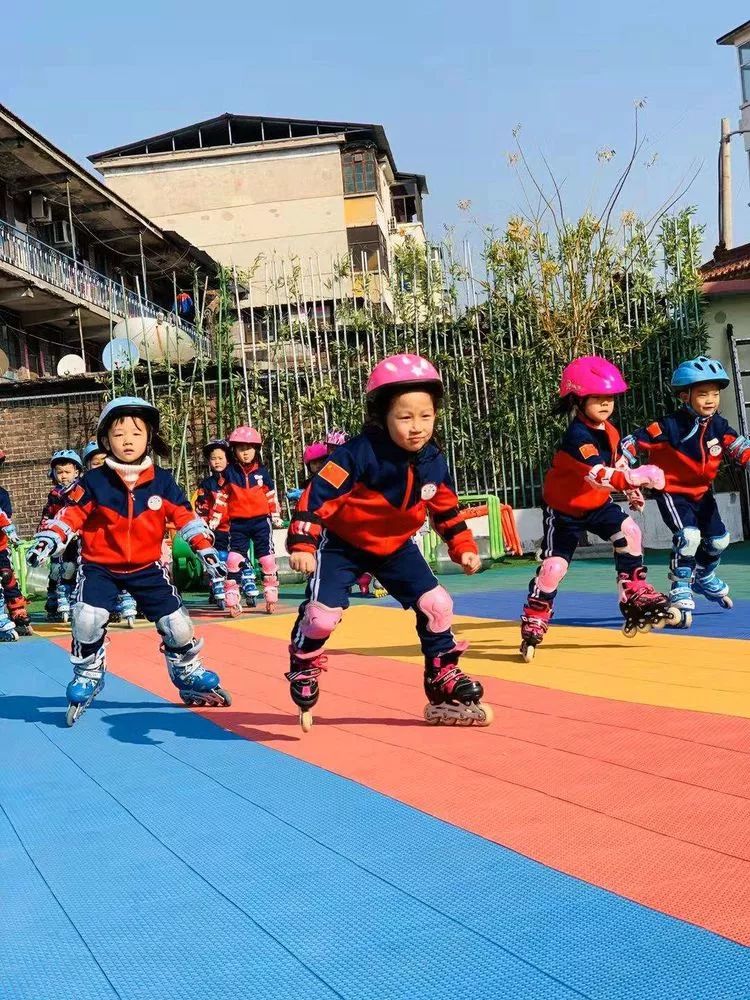 愛中華迎冬奧展風采涉縣第一幼兒園第一屆冰雪輪滑項目運動會