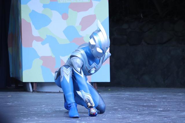 伊莉雅的父亲虽然很生气,但是也没有发火,而是告诉了风马,他们这个