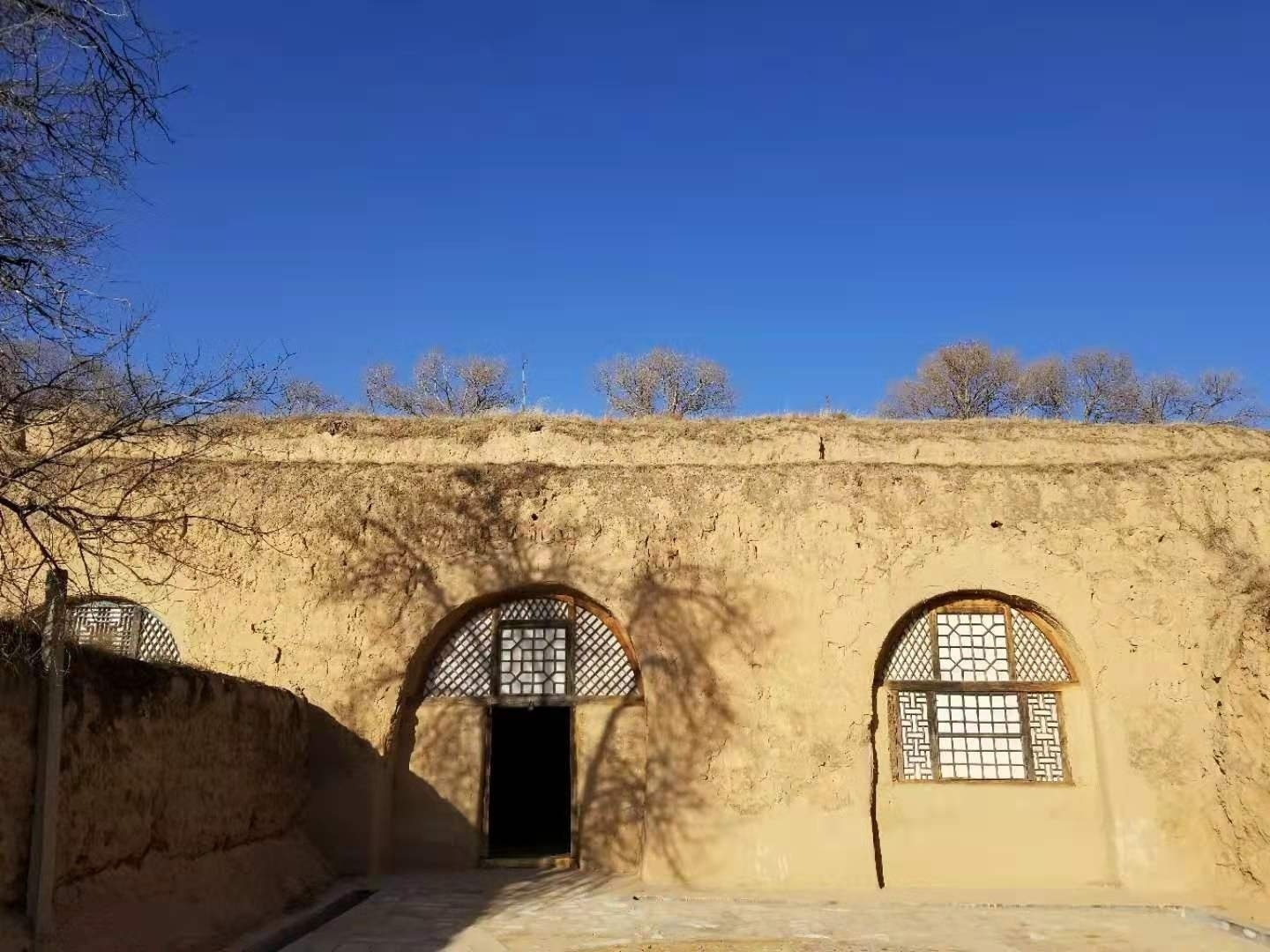 《窑 洞》此起彼伏的黄土高原挖一孔窑洞宣告独立当窑洞把梁峁长满一