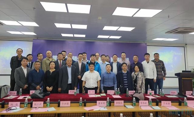 先生主持,出席本次论坛的重要嘉宾有广东科学技术职业学院校长李龙图