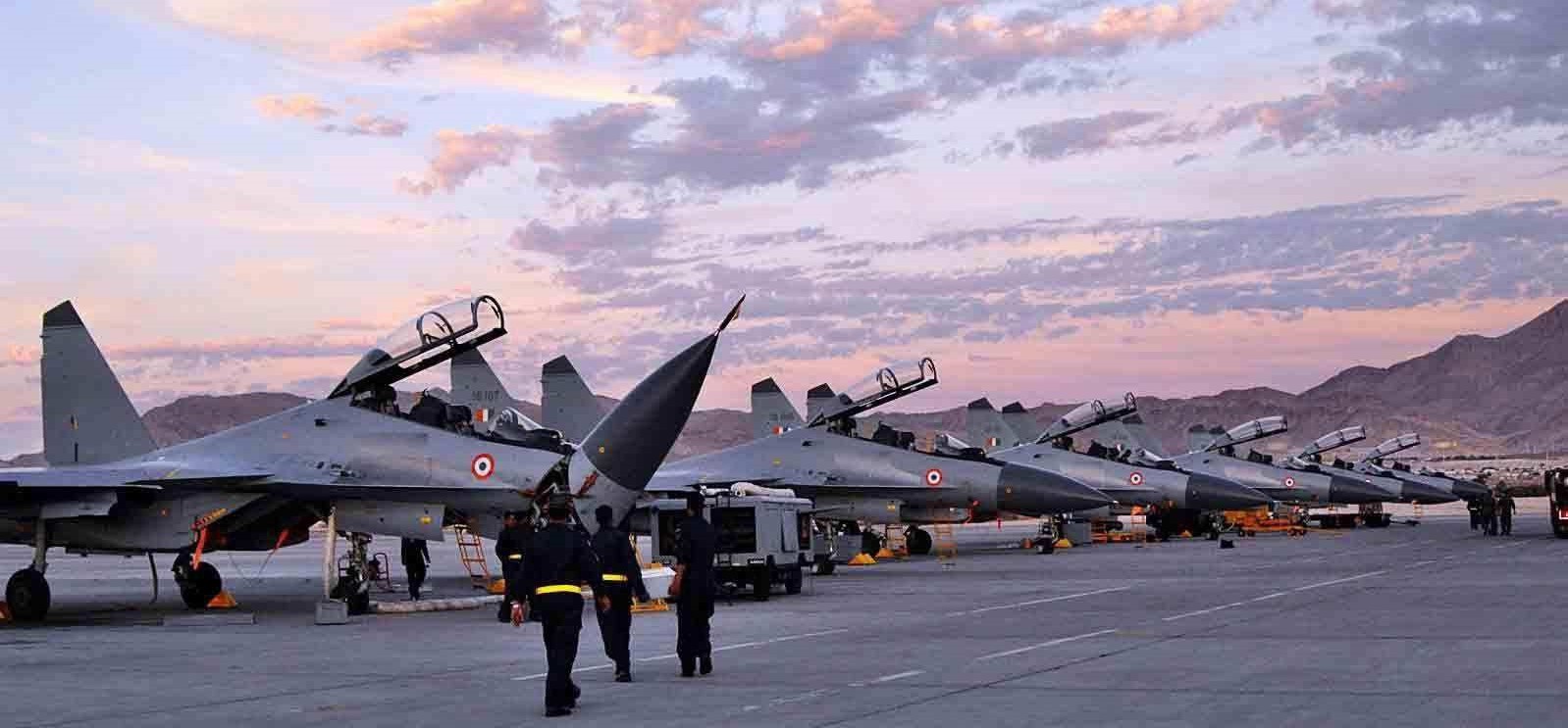 來引進各國的先進武器,他們的空軍的戰鬥機基本上都是從俄羅斯購買的